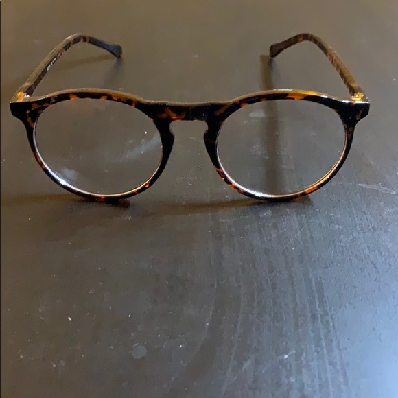 Meet your Posher, Esmond - Picture 1 of 1